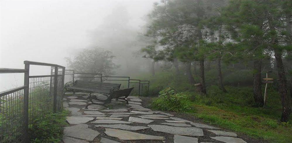 Aamod Resort Шимла Экстерьер фото